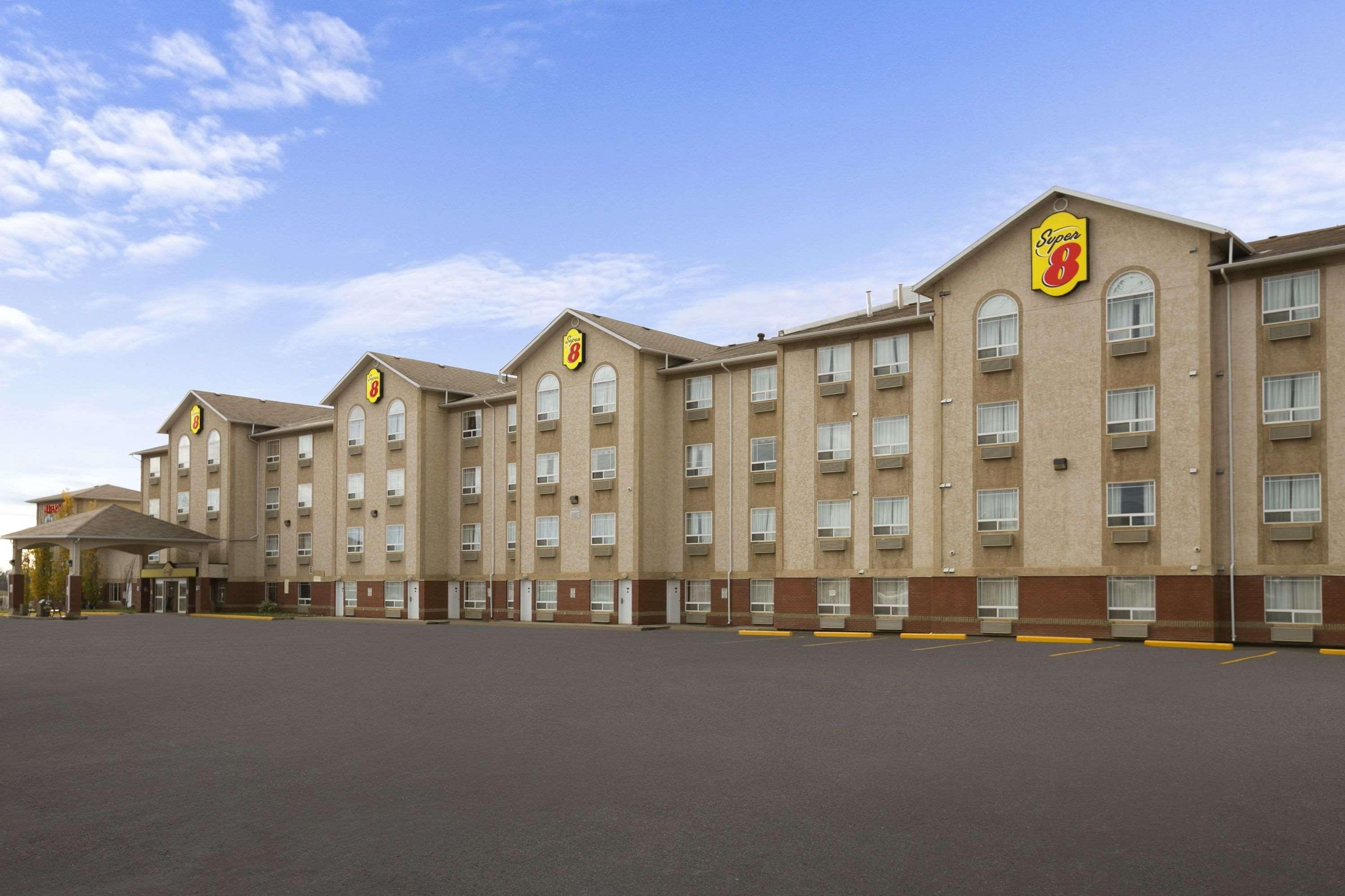 Super 8 By Wyndham Fort Nelson Bc Exteriör bild