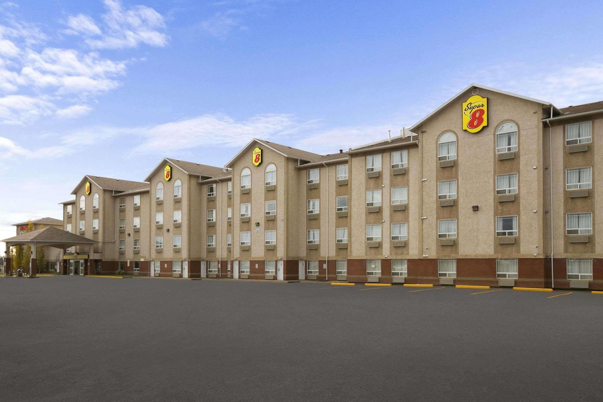 Super 8 By Wyndham Fort Nelson Bc Exteriör bild